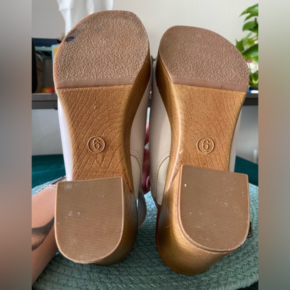 Size 6, Universally Threads, Clogs, SUPER COMFY, Wood textured heel 🪵🤍👡 - Picture 5 of 11